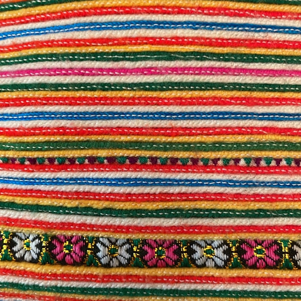 Small embroidered wristlet or clutch - Picture 2 of 6